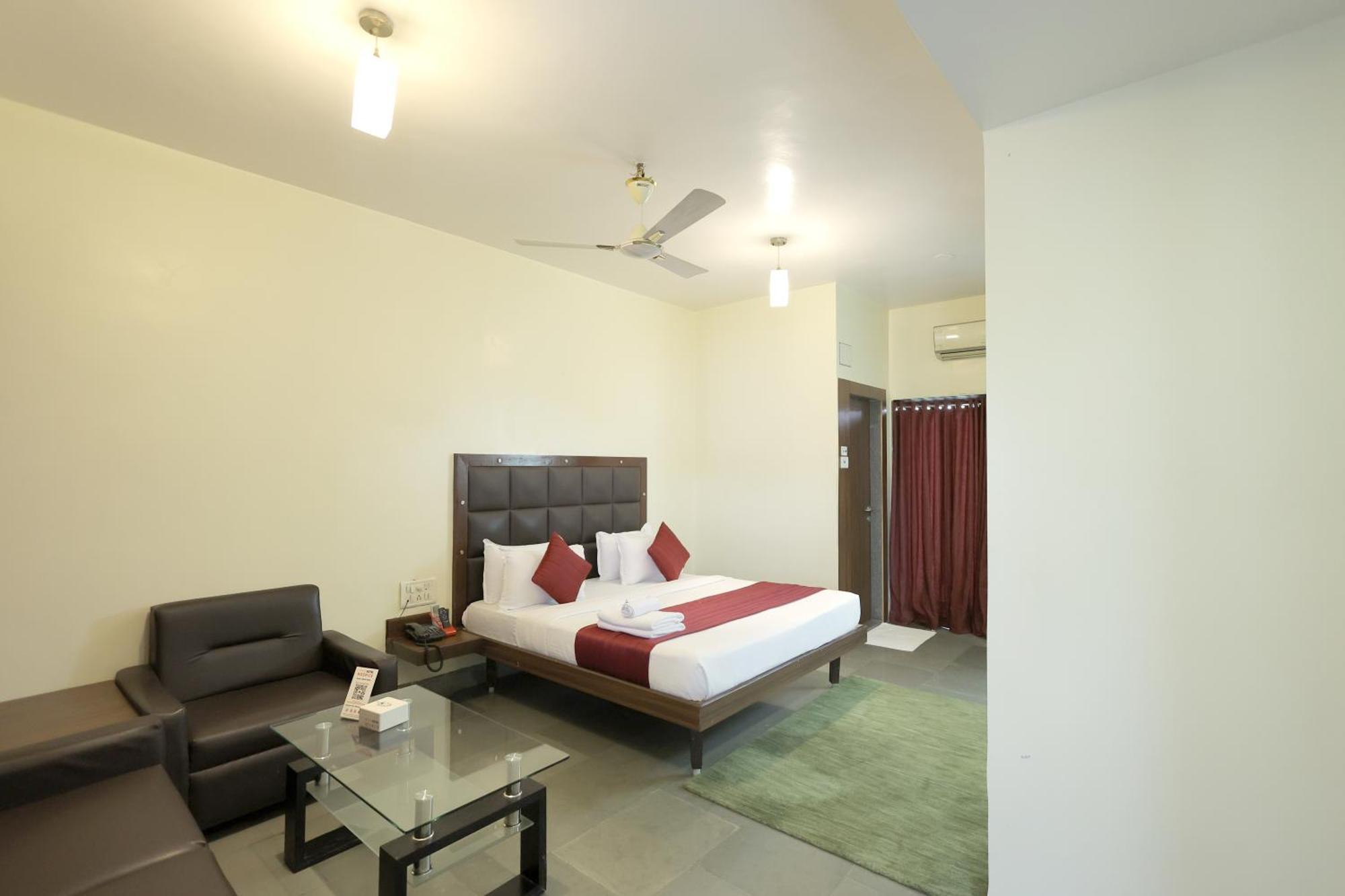 Hotel Hospice Surate Exterior foto