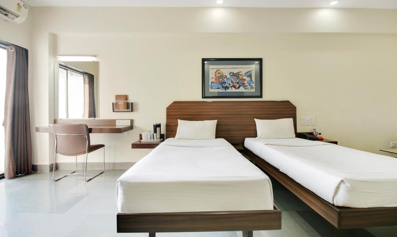 Hotel Hospice Surate Exterior foto
